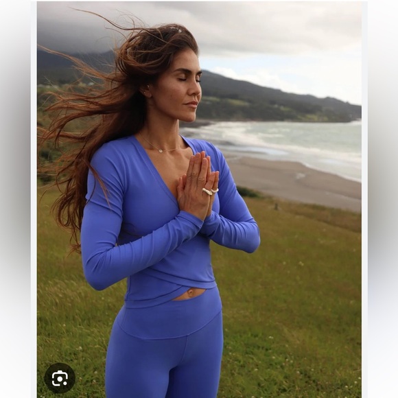 ATHLETA TRANSCEND WRAP TOP - Picture 6 of 10